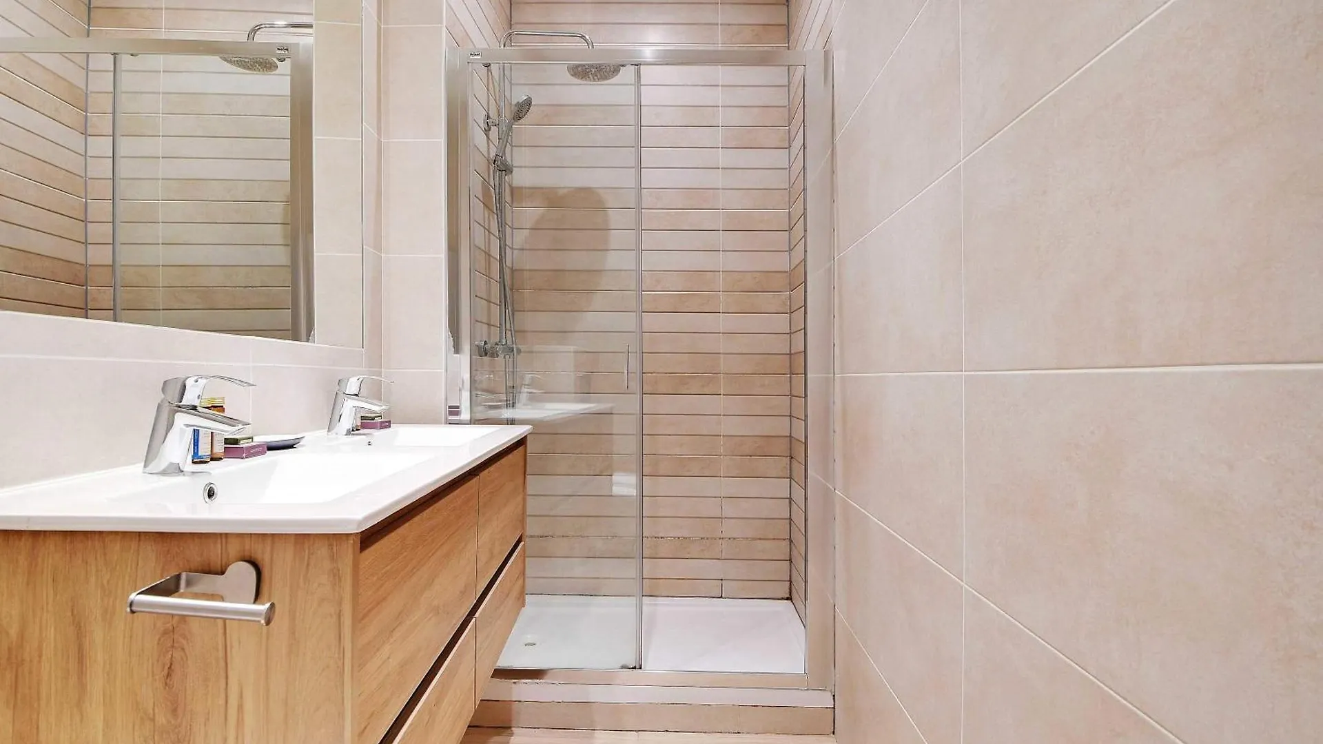 Wonderful Apartment - 2Br 8P - Aligre Париж